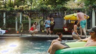 Amandla Stenberg, Rachel Sennott, Maria Bakalova, Chase Sui Wonders, Myha'la Herrold - Bodies Bodies Bodies (2022) Nude Scene from the movie