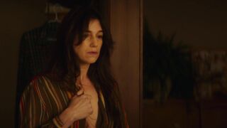 Charlotte Gainsbourg, Noee Abita - The Passengers of the Night (Les passagers de la nuit) (2022) Nude Scene