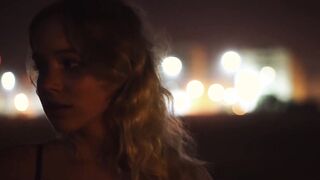 Alba Baptista, Maria Leite - Flutuar (2018) Naked Scenes