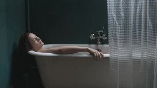 Camille Dagen nude - Les Mouvements de l’eau (2018) Bath Scene