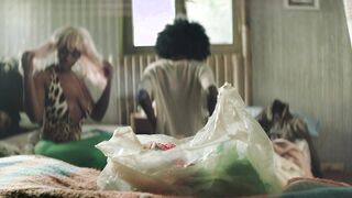 Odette Gomis, Cristina Donadio - Il vizio della speranza (2018) Sexy Scenes