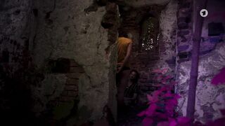 Julia Stammler, Judith Altenberger , Verena Altenberger - Gesicht der Erinnerung (2022) Hot Scene from the movie