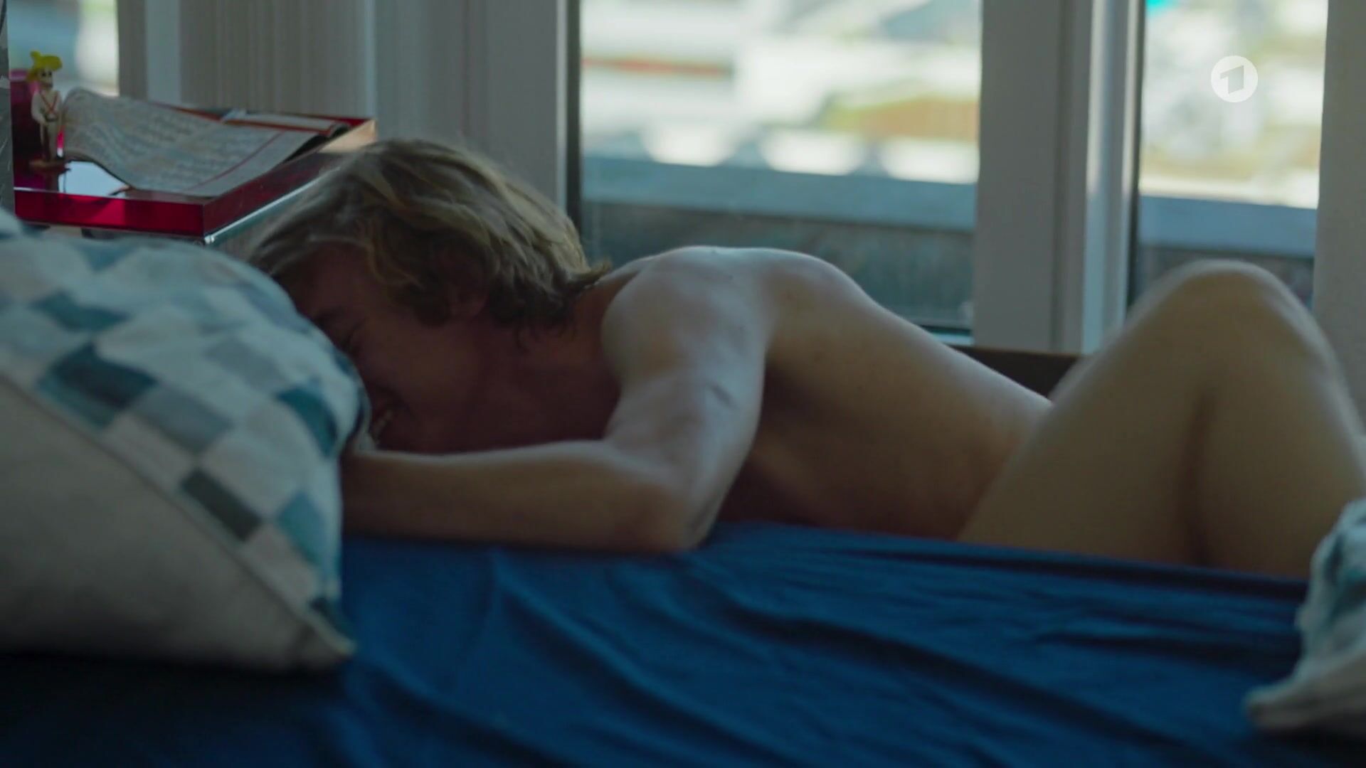 Julia Stammler, Judith Altenberger , Verena Altenberger - Gesicht der Erinnerung (2022) Hot Scene from the movie Nude Tits Celebs