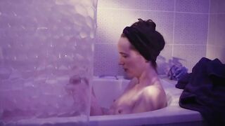 Clémence Josseau topless - A cause du soleil (2020) Bathtub Nude Scene