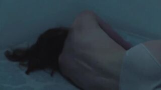 Clémence Josseau topless - A cause du soleil (2020) Bathtub Nude Scene