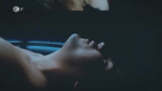 Luise Emilie Tschersich, Nicola-Rabea Langrzik - Blutige Anfanger (2022) s04e09