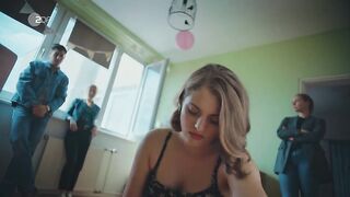 Luise Emilie Tschersich, Nicola-Rabea Langrzik - Blutige Anfanger (2022) s04e09