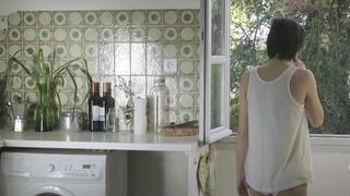 Laura Dat-Senac, Karen Moreau - Maude en septembre (2022) sexy scene from the movie