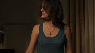 Noémie Merlant topless - Un an, une nuit (2022) nudity scene