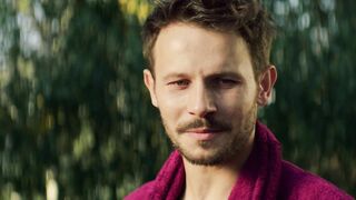 Aleksandra Poplawska, Julia Wieniawa nudity and sexy - Nie cudzolóz i nie kradnij (2022) Polish hottest video