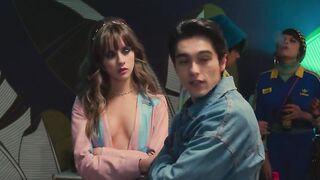 Lizeth Selene, Giovanna Grigio, Azul Guaita Bracamontes sexy - Rebelde s01e05 (2022) hot lesbian and bikini party scene