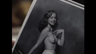 Ana de Armas naked - Blonde (2022) topless scene from the movie
