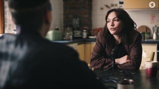 Emma Drogunova hot - Nichts, was uns passiert (2023) topless scenes (No boobs)