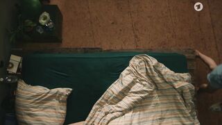 Emma Drogunova hot - Nichts, was uns passiert (2023) topless scenes (No boobs)