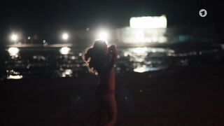 Jasmin Gerat, Sarah Bauerett nude - Der Kroatien-Krimi s07e02 (2023) hot lesbian scenes