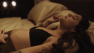 Sofia Black-D'Elia hot - Single Drunk Female s02e09 (2023) funny cunnilingus scene