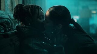 Tracy Gotoas, Lola Le Lann sexy - Ganglands s02e01e05 (2023) hot lesbian