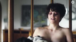 Hanna Plab nude, Vanessa Loibl, Maike Elena Schmidt, Katja Riemann topless - Unsere wunderbaren Jahre s02e03-06 (2023) hot nude & sex scene