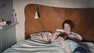 Elisa Plüss, Henriette Confurius, Judith van der Werff nackte - Ich Ich Ich (2021) hottest video