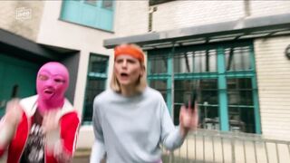 Jasmin Shakeri, Llewellyn Reichman - Deadlines s01e06 (2021) topless scene