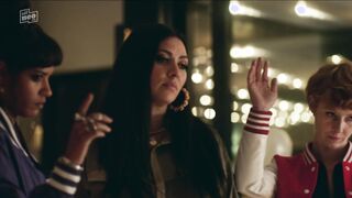 Jasmin Shakeri, Llewellyn Reichman - Deadlines s01e06 (2021) topless scene