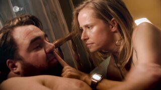 Susanne Bormann, Endlich Witwer sex - Forever Young (2021) car sex  scene