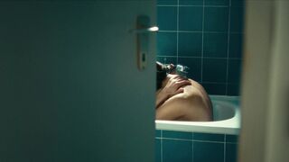 Ioana Iacob nackte - Wir könnten genauso gut tot sein (2022) nudity video