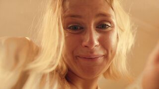 Leslie Fray sexy - Homesick (2022) hot scenes