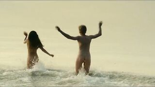 Marlene Burow, Sira Topic, Leni Rabbel - In einem Land, das es nicht mehr gibt (2022) nudity scene