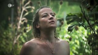 Nina Gummich nude - Theresa Wolff Waidwund (2022)