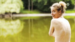 Bettina Burchard nackte - Landfrauen - Wir können auch anders! (2023) hot underwater scene