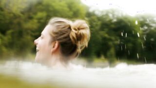 Bettina Burchard nackte - Landfrauen - Wir können auch anders! (2023) hot underwater scene