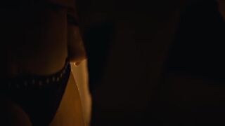 Aylin Tezel, Yuval Scharf nackt - Der Russe ist einer, der Birken liebt (2022)