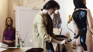 Suki Waterhouse, Andreja Pejic nude - Daliland (2022) nudity scenes