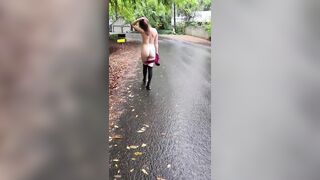 Bare dame sways at people driving by