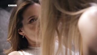 Alexandra Fonsatti, Laura Egger - Alles was zählt e4240 (2023) lesbian hot kiss episode