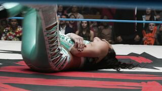 Alison Luff, Mary McCormack, Kelli Berglund, AJ Mendez - Heels s02e03-05 (2023) hot sex & female wrestling episode