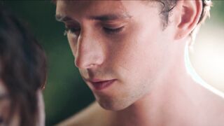 Ella van Remortel sexy, Anna Drijver hot - Het geheugenspel (2023) hot scenes