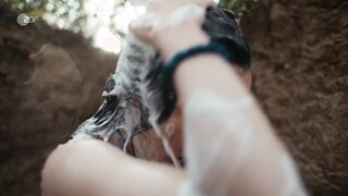 Laura Balzer sexy - Zwischen uns die Nacht (2023) hot scene