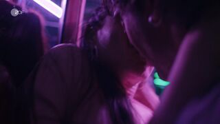 Laura Balzer sexy - Zwischen uns die Nacht (2023) hot scene