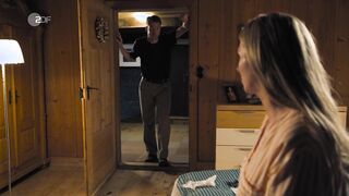Andrea Gerhard, Leonie Wesselow sexy - Der Bergdoktor s15e02 (2022) hot episodes