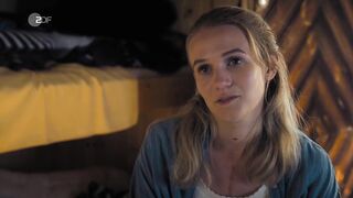 Andrea Gerhard, Leonie Wesselow sexy - Der Bergdoktor s15e02 (2022) hot episodes