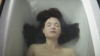 Isabelle Caillat sexy - Hors Saison s01e04 (2022) hot short episode