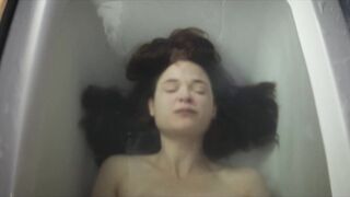 Isabelle Caillat sexy - Hors Saison s01e04 (2022) hot short episode