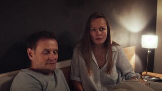 Anja Schneider, Anouk Elias nude - Fur immer Eltern (2021)