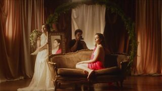 Dan Zapata - Cuarto oscuro (2020) topless scene