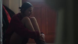 Topless actress Dree Hemingway in the bathtub - Day 47 (2020)