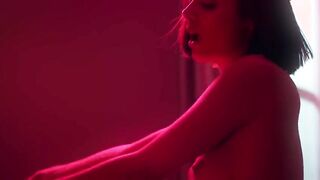 Júlia Molins, Cintia Ballbé - Uncoloured Girl (2018) topless scenes