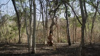 Tainá Cary nude - À Tona (2018) outdoors nude scene