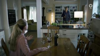 Lisa Maria Potthoff - Trugspur - Der Usedom-Krimi (2017) hot movie scene